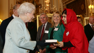 Malala Meets Queen Elizabeth, Gets the Royal Treatment